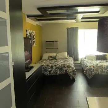 Riverside Suites 10