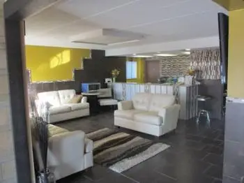 Riverside Suites 4