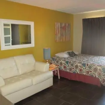Riverside Suites 7