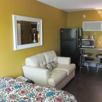 Riverside Suites 9